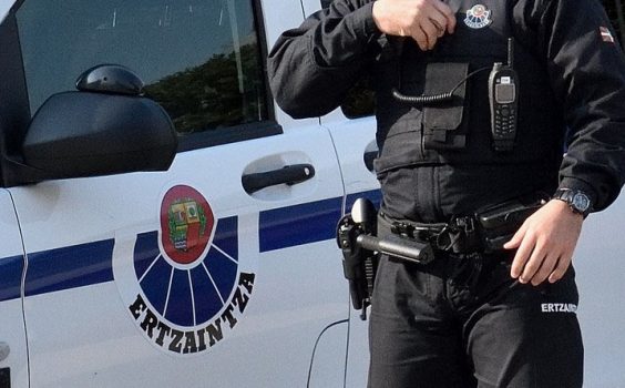 Dos hombres detenidos en Bilbao por robo con violencia y lesiones a un viandante