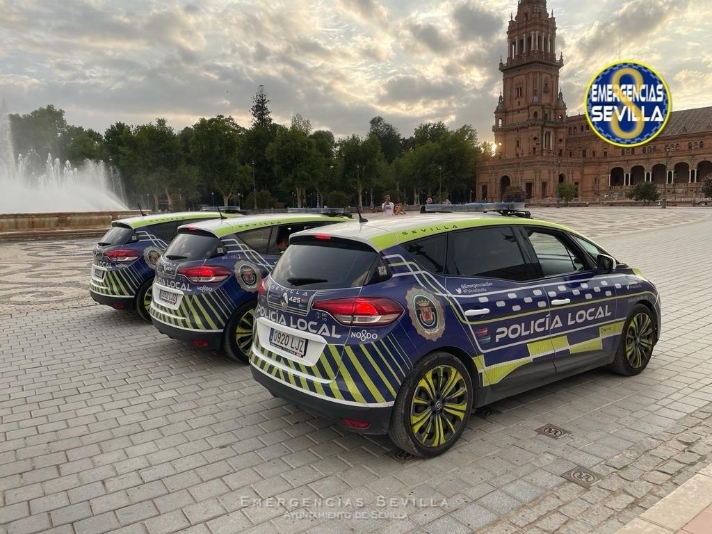 Vehículos de la Policía Local en la Plaza de España. - EMERGENCIAS SEVILLA