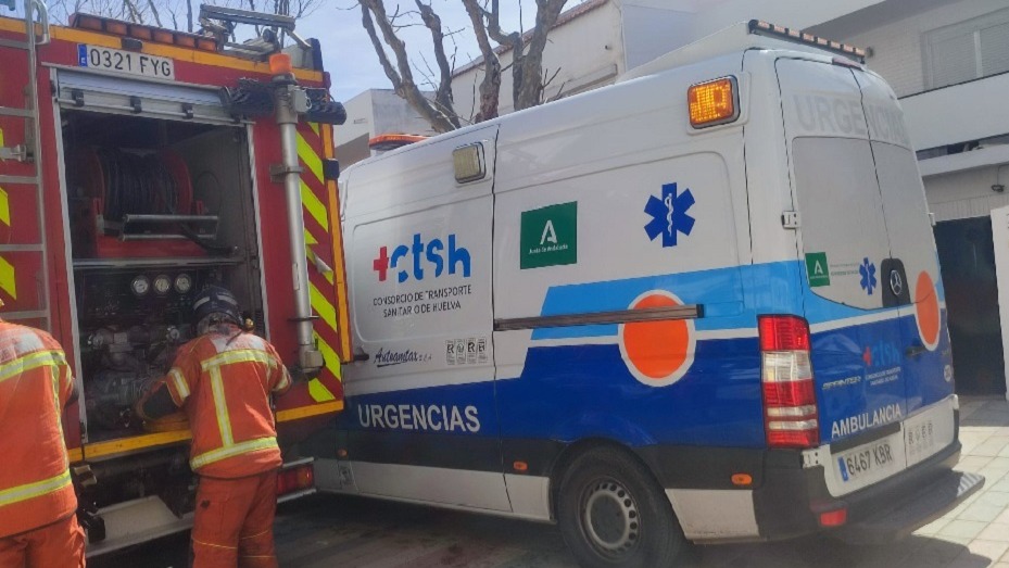 Dos personas resultan heridas en un incendio en Zalamea la Real
