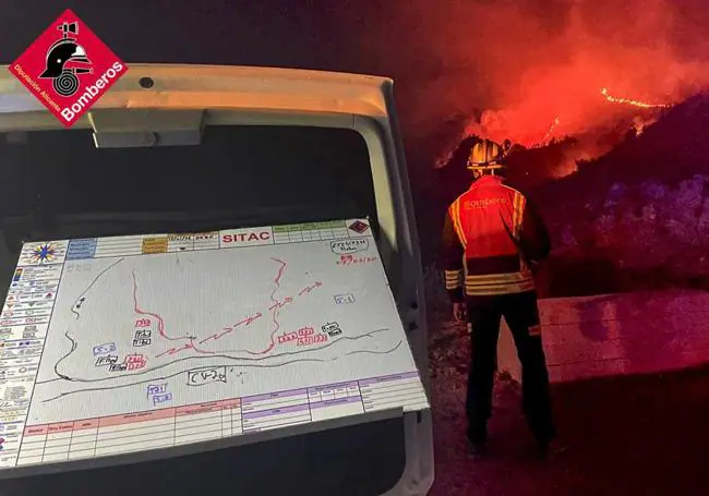 Trabajos de extinción del incendio.