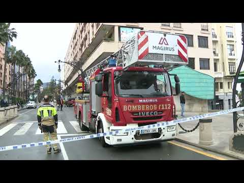 Se desprende parte de una cornisa en Gran Vía sin daños personales