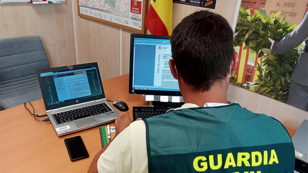 Guardia Civil alerta sobre estafa en Navarra: Timadores se hacen pasar por guardias civiles para obtener dinero y datos bancarios