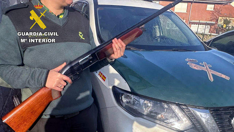 La Guardia Civil sorprende a un furtivo cazando en un coto de Pámanes sin autorización