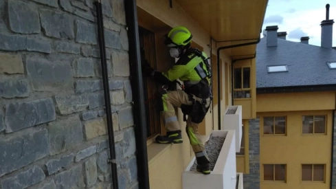 Los bomberos hallan muerto a un hombre de 80 años en su vivienda de Jaca
