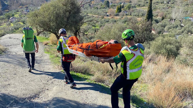 Imagen del rescate previo de un hombre en Monachil