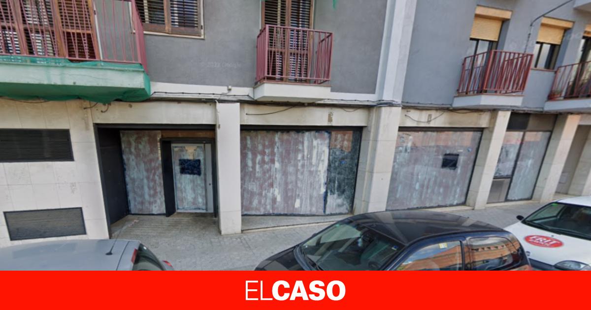 Desalojan de urgencia un problemático local ocupado de Mataró: un incendio con un herido, el detonante