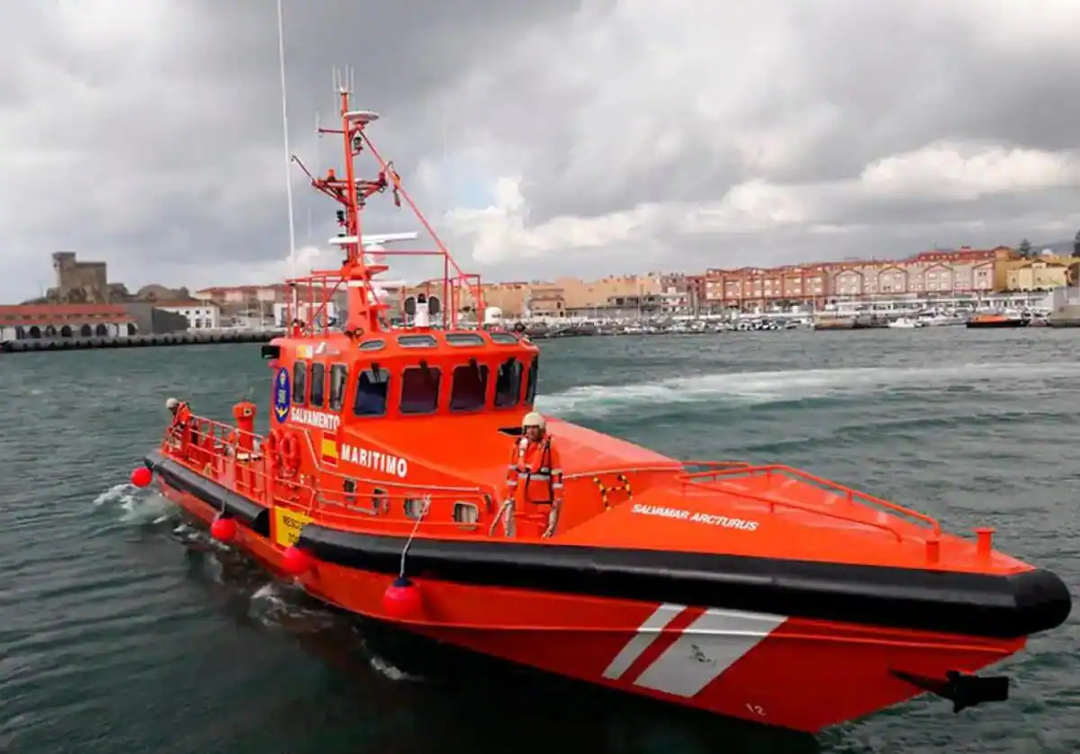 Intensa búsqueda en el mar de Marbella para encontrar a dos jóvenes desaparecidos desde el martes