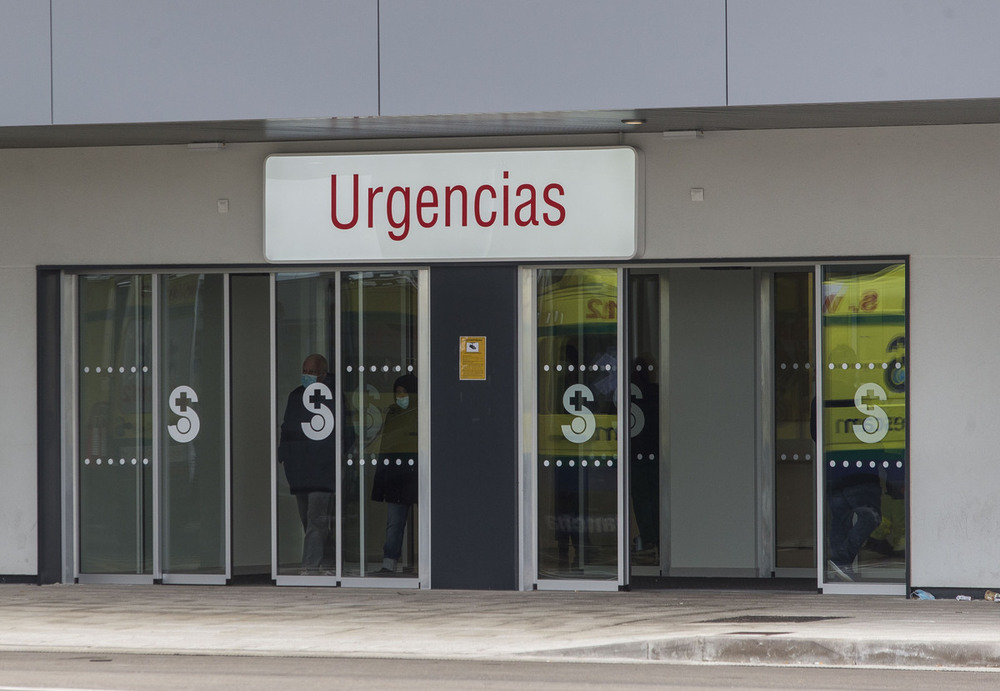 Cinco jóvenes, intoxicados por un gas irritante en un pub