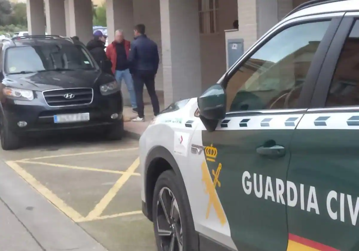 Un joven se atrinchera en su casa de Villamediana