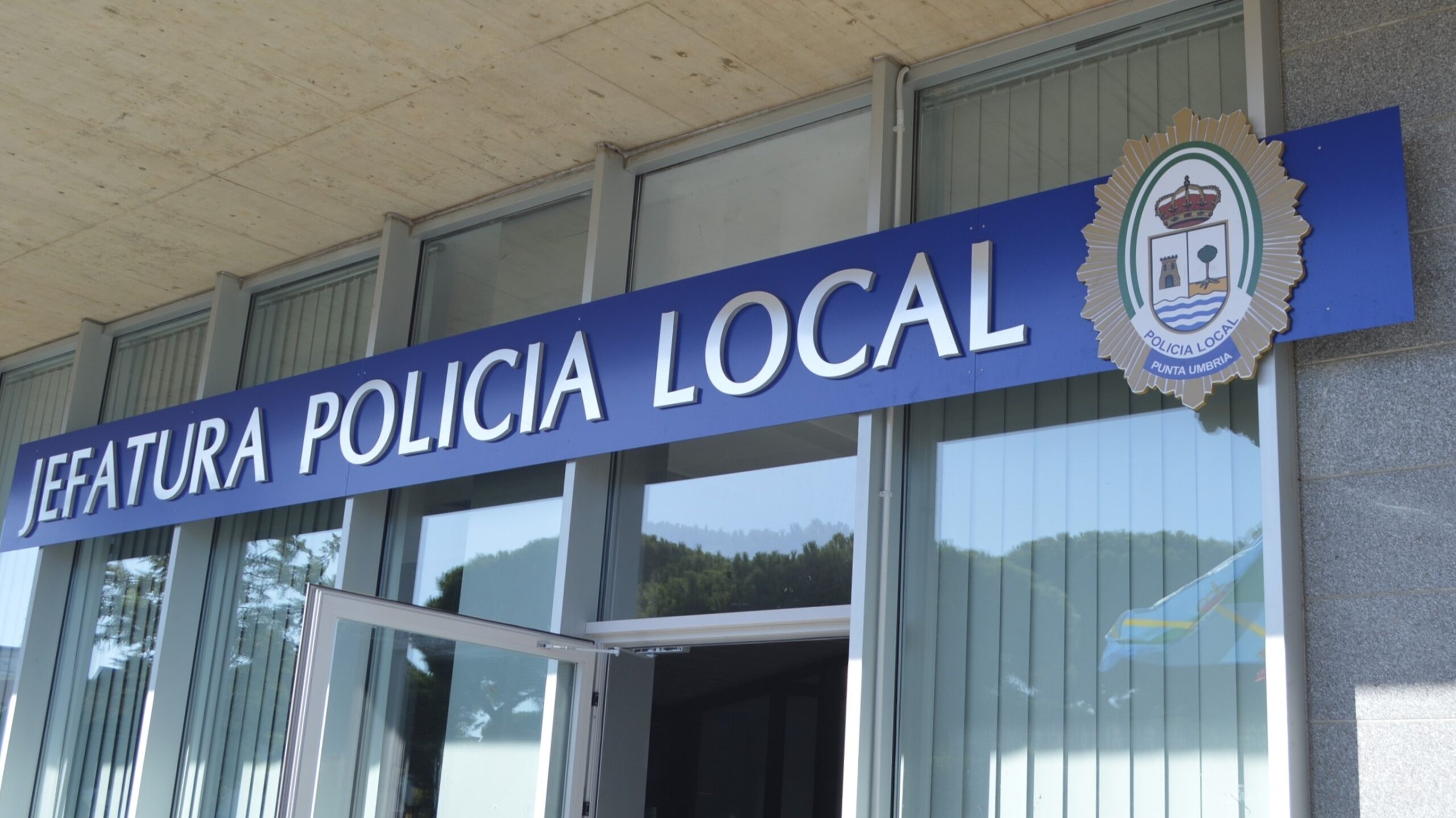 Alertan de una estafa en Punta Umbría en la que recaudan dinero para una revista que no existe