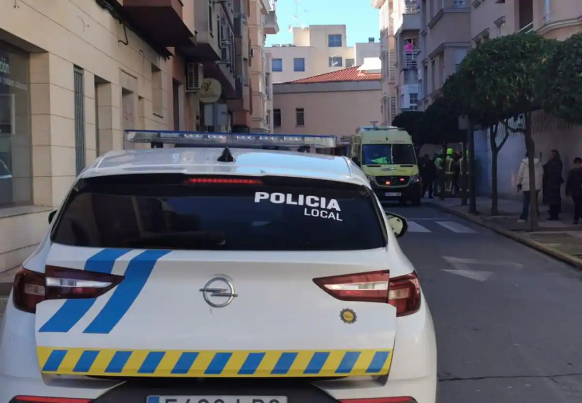 La intervención de la Policía Local salva a una mujer