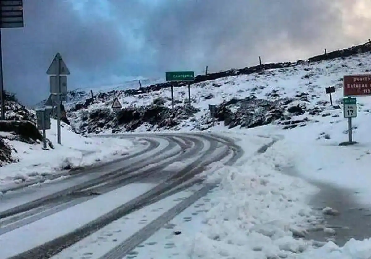 La nieve complica la circulación en carreteras secundarias de Burgos
