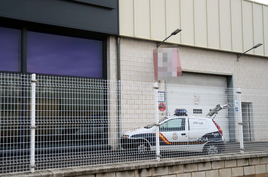 La Policía Nacional investigando un robo anterior en el Polígono de la Hiniesta. Archivo