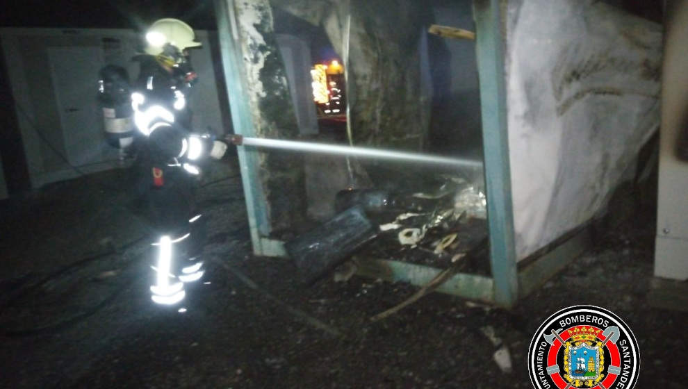 Extinguido un incendio de varias casetas de obra en Soto de la Marina