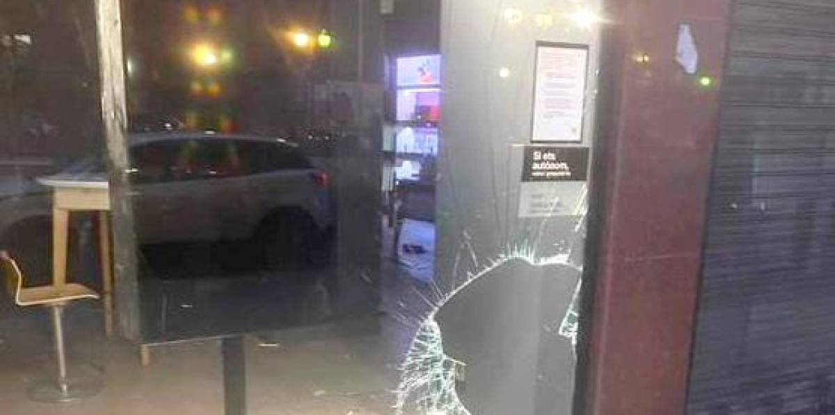 Los Mossos d’Esquadra investigan un robo millonario en una tienda de telefonía móvil en Cataluña