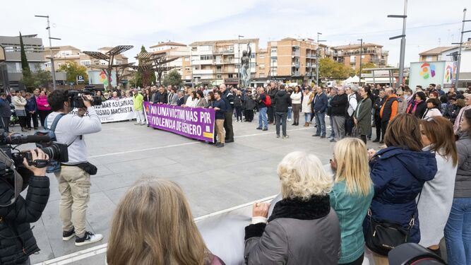 Minuto de silencio celebrado en Armilla para condenar la agresión