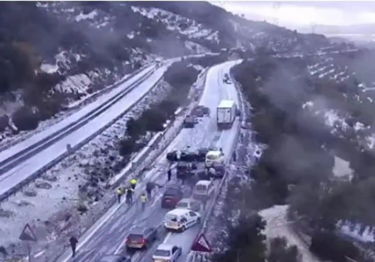 Cortada la A-92 a su paso por Archidona tras un accidente con 15 vehículos implicados