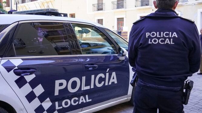 Valiente Policía Local fuera de servicio evita agresión machista en plena calle de Motril