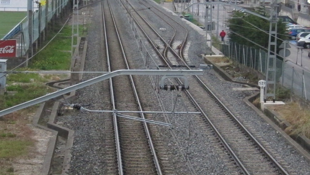 Vehículo arrollado por tren en paso a nivel de Arenas de Iguña sin heridos graves