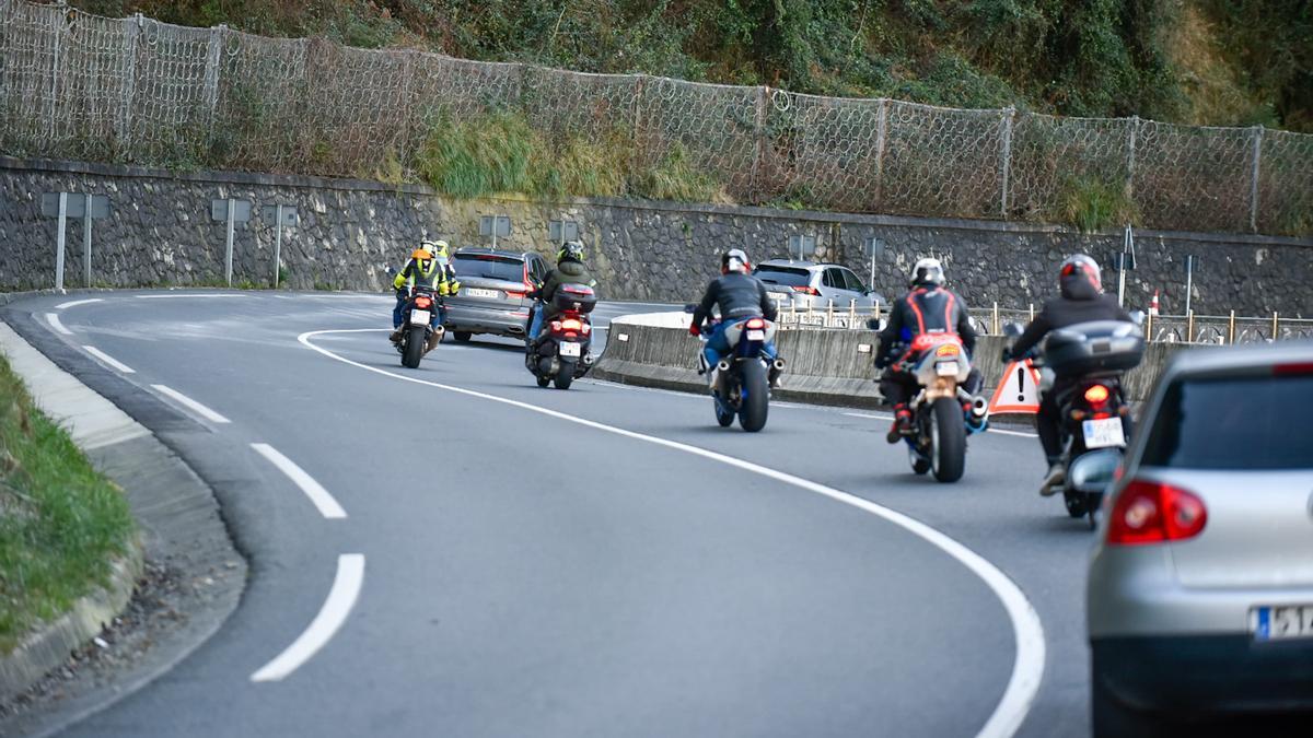 Varios motoristas en una imagen de archivo.
