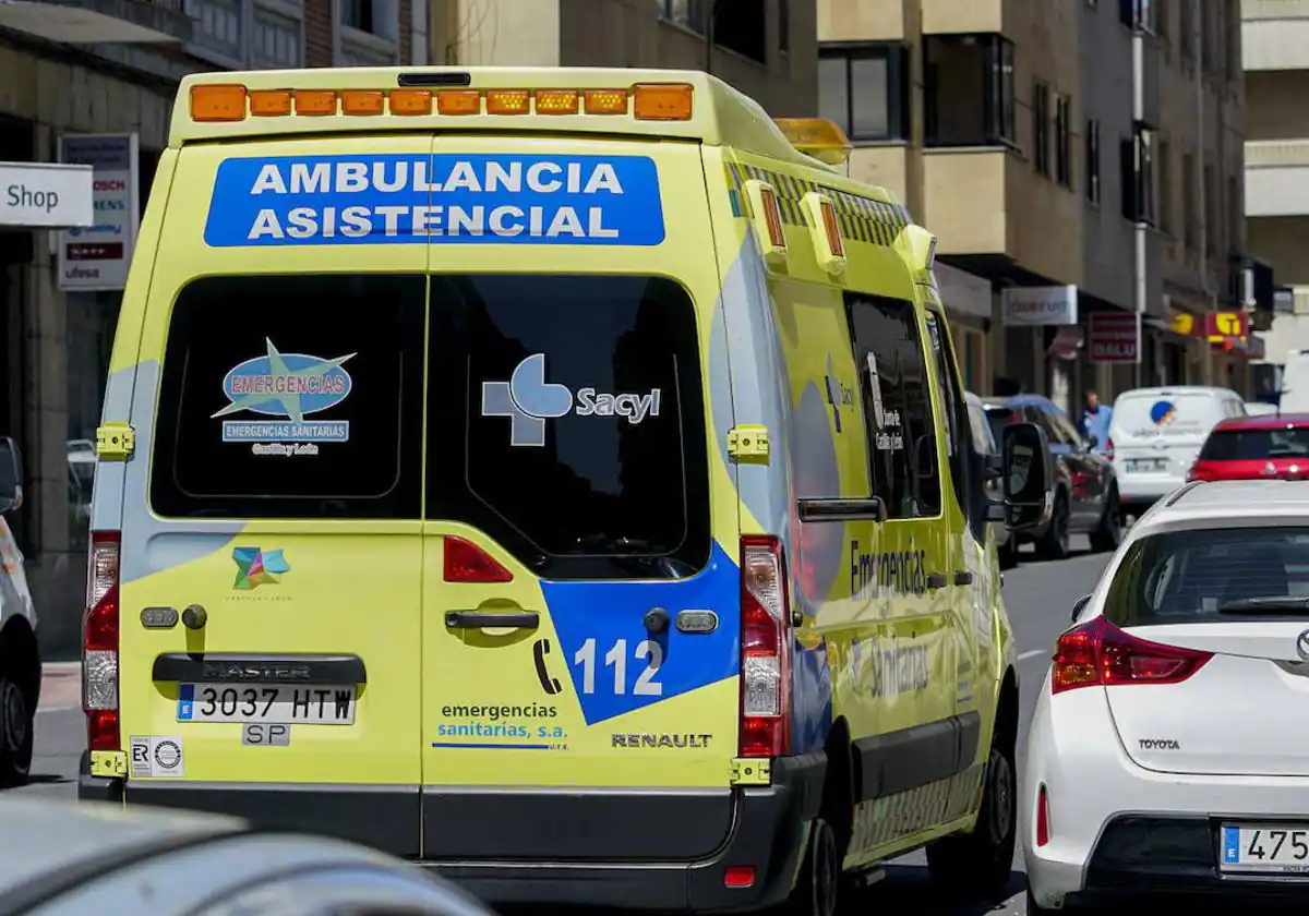 Al hospital un motorista tras chocar con un coche en la carretera de la Aldehuela