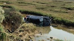Aparatoso accidente en la carretera del Terrón: una persona atrapada