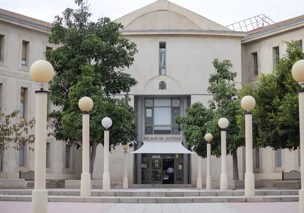 Arquitecto municipal vinculado a trama de narcotráfico y blanqueo de capitales vuelve a su puesto de trabajo mientras continúa la investigación