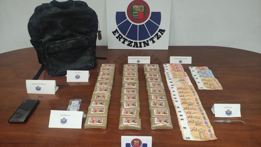 Irun: Dos ertzainas fuera de servicio detienen a dos hombres por tráfico de drogas