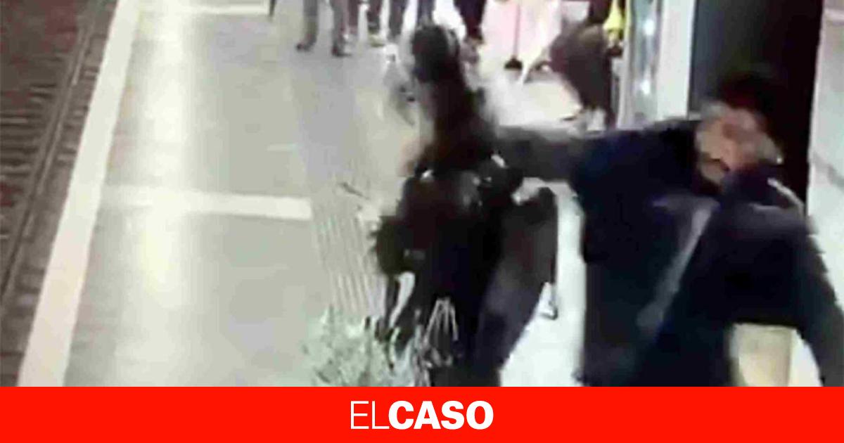 Brutal agresión en el metro de Barcelona: un hombre ataca sin sentido a una mujer en el Camp de l'Arpa | VÍDEO