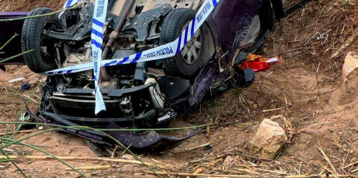 Cuatro jóvenes de entre 18 y 24 años, acusados de robo de vehículo y conducción temeraria, terminan hospitalizados y esposados luego de accidentarse en Cambrils.