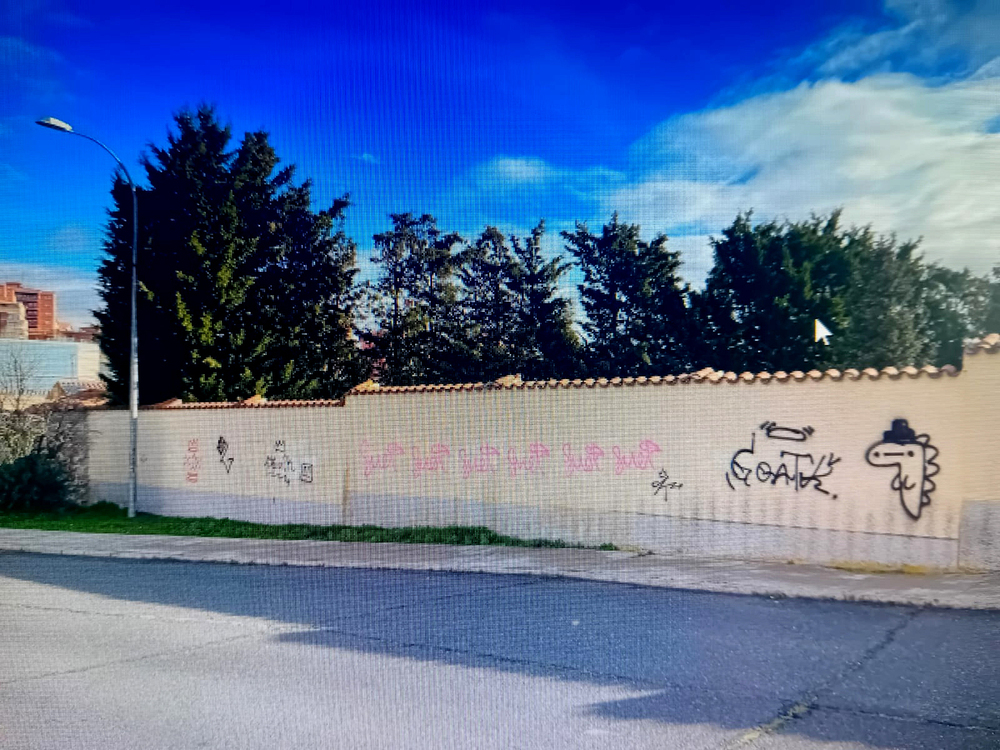 Cuatro menores identificados por las pintadas en un convento