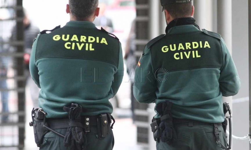 La delegada del Gobierno traslada su pésame y su apoyo a las familias de los dos guardias civiles asesinados