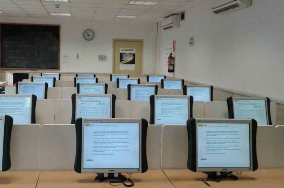 Sorprendido haciendo trampas en examen teórico de permiso de conducir