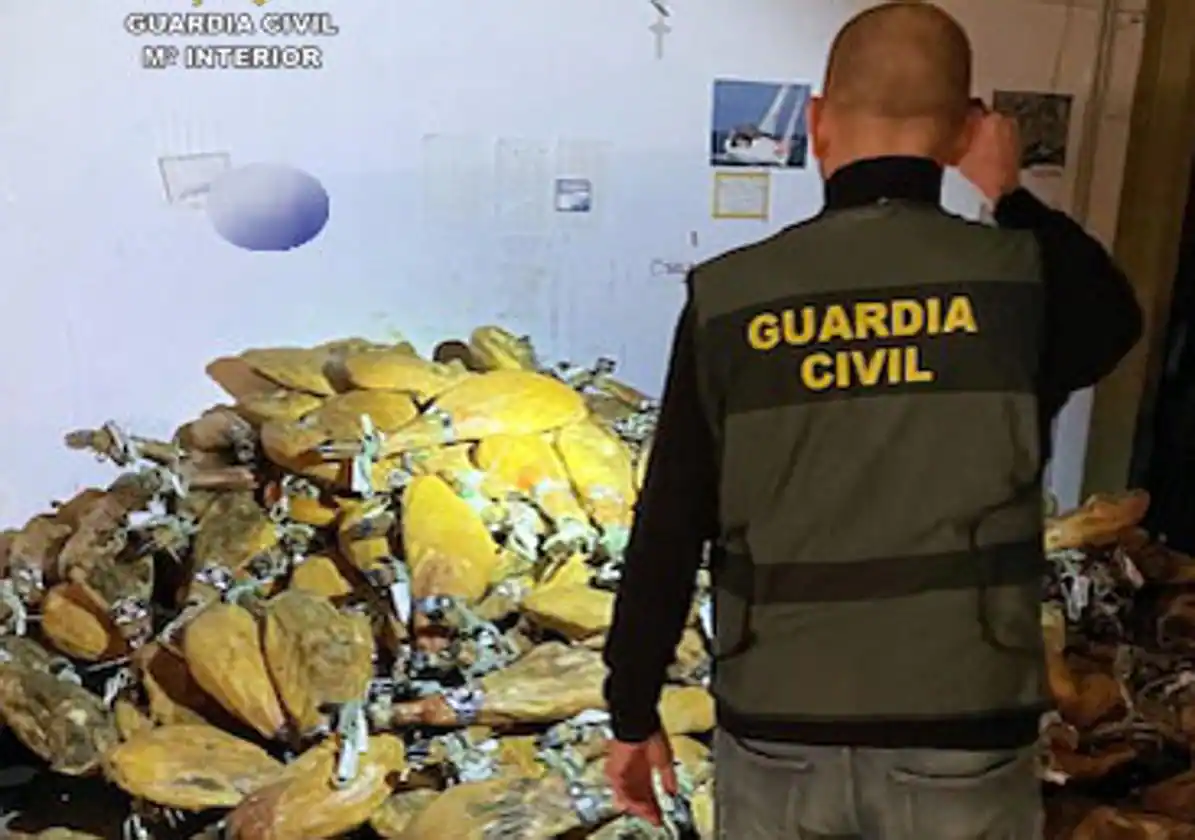 Recuperan en Benejúzar jamones, quesos y aceite valorados en 230.000 euros que habían sido sustraídos en Murcia