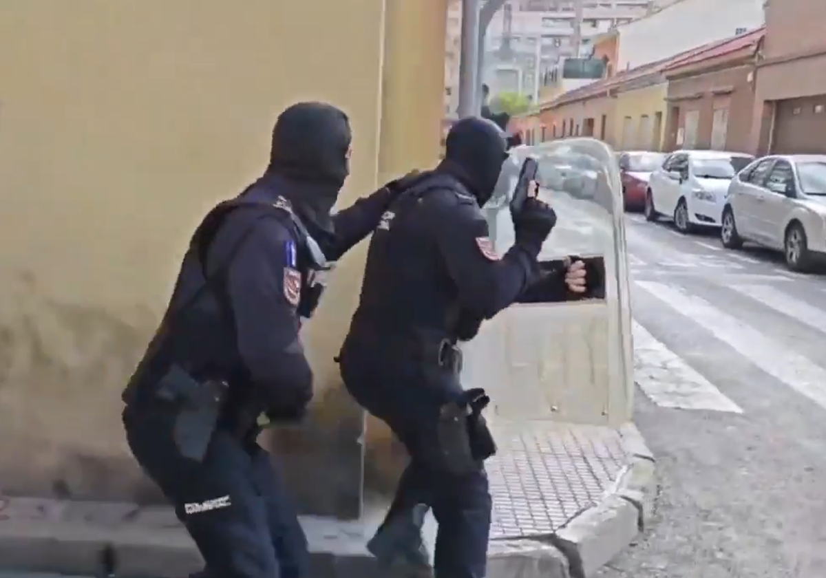 Así ha desarticulado la Policía un punto negro de venta de droga en Alicante | Droga en Alicante | Barrio Los Ángeles Alicante