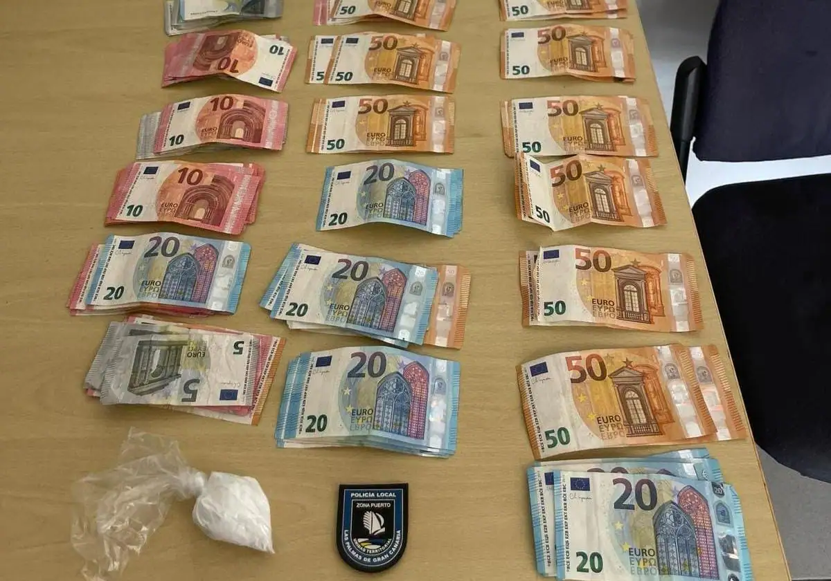 Circula en dirección contraria por La Isleta con cocaína y 2.000 euros encima