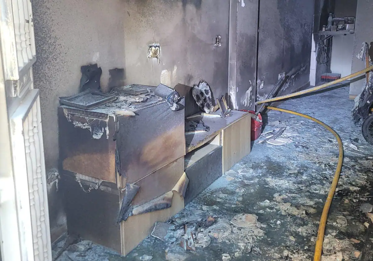 Descubren plantación de marihuana tras apagar fuego en una casa en Vélez-Málaga