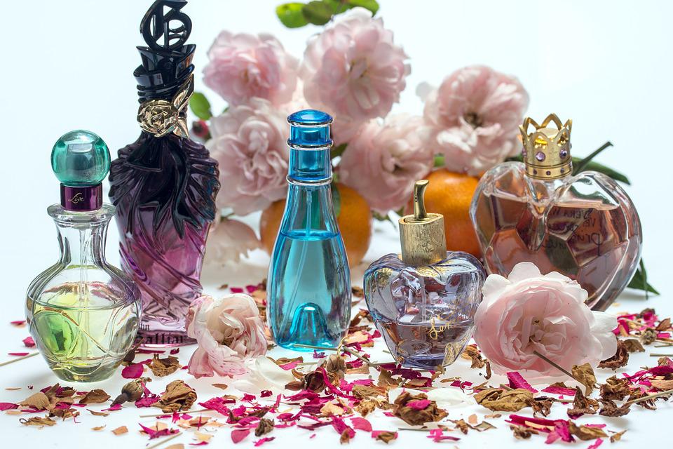 Una pareja de Bilbao vende en Vitoria perfumes falsificados