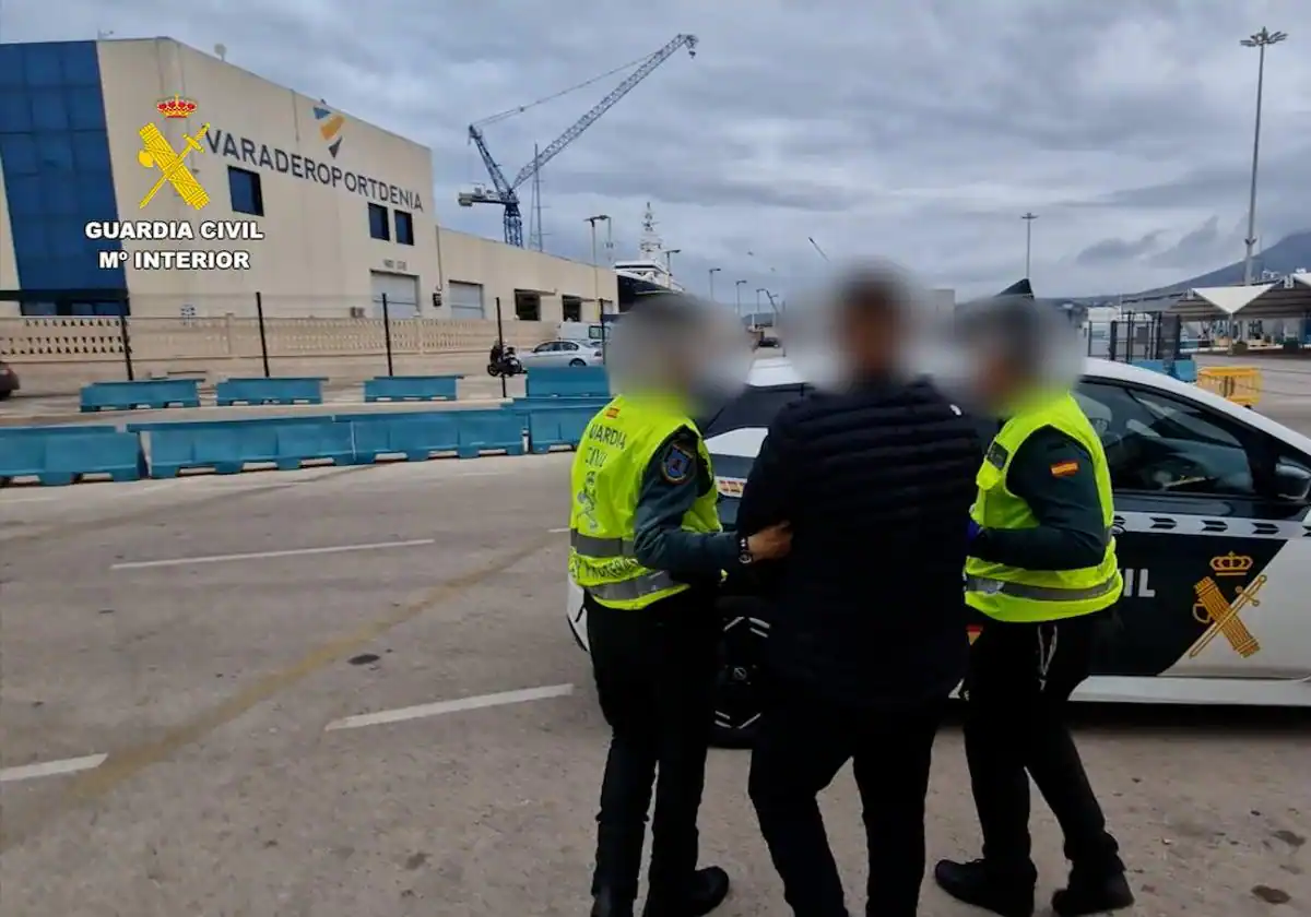 Cazado al intentar embarcar con 5 kilos de 'coca' en un ferri de Dénia a Mallorca | Ferri Dénia