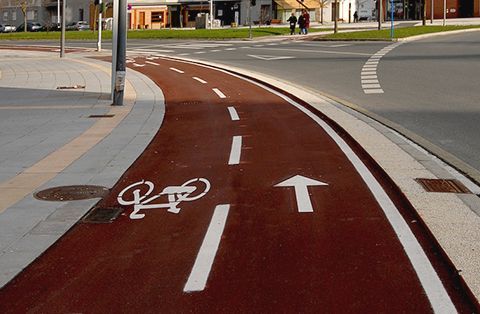 Detenido en Vitoria por estacionar en el carril bici: ¿más barato y peligroso?
