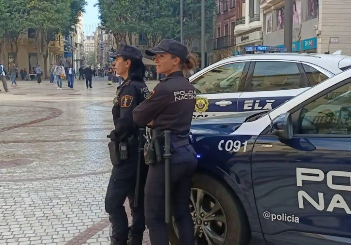 Detenido en Elche por presuntamente agredir varias veces a su pareja en menos de un mes de relación