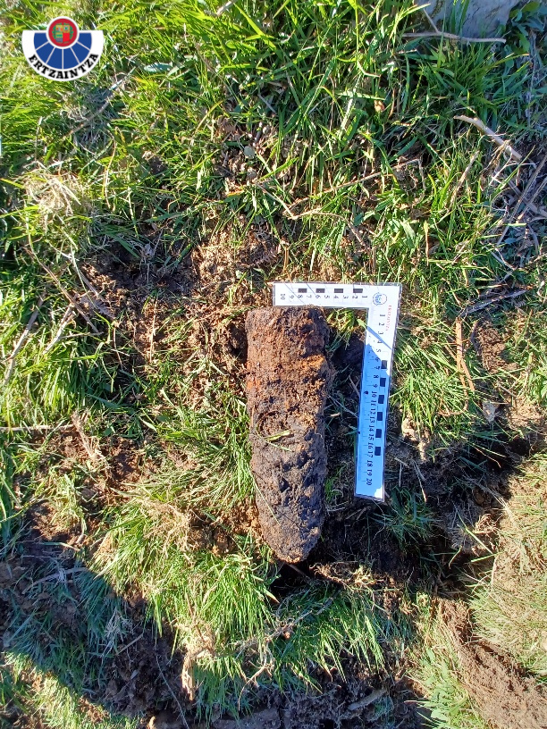 La Ertzaintza neutraliza tres artefactos de la Guerra Civil en el Parque Natural de Urkiola
