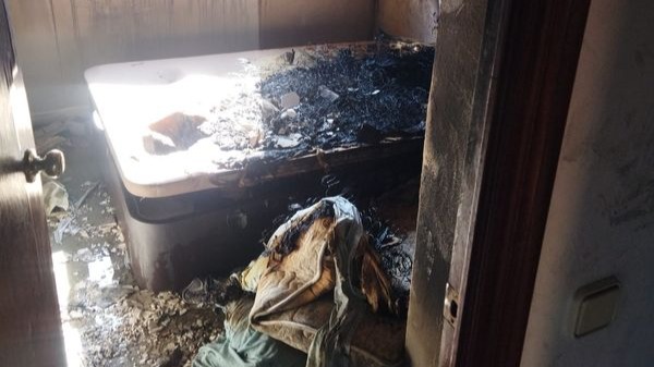 Dos afectados por humo tras el incendio de una vivienda en Moguer