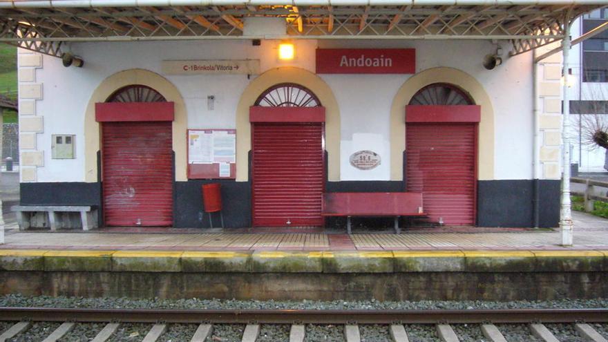 Reabierto el tráfico ferroviario entre Andoain y Hernani, cortado por la caída de un árbol