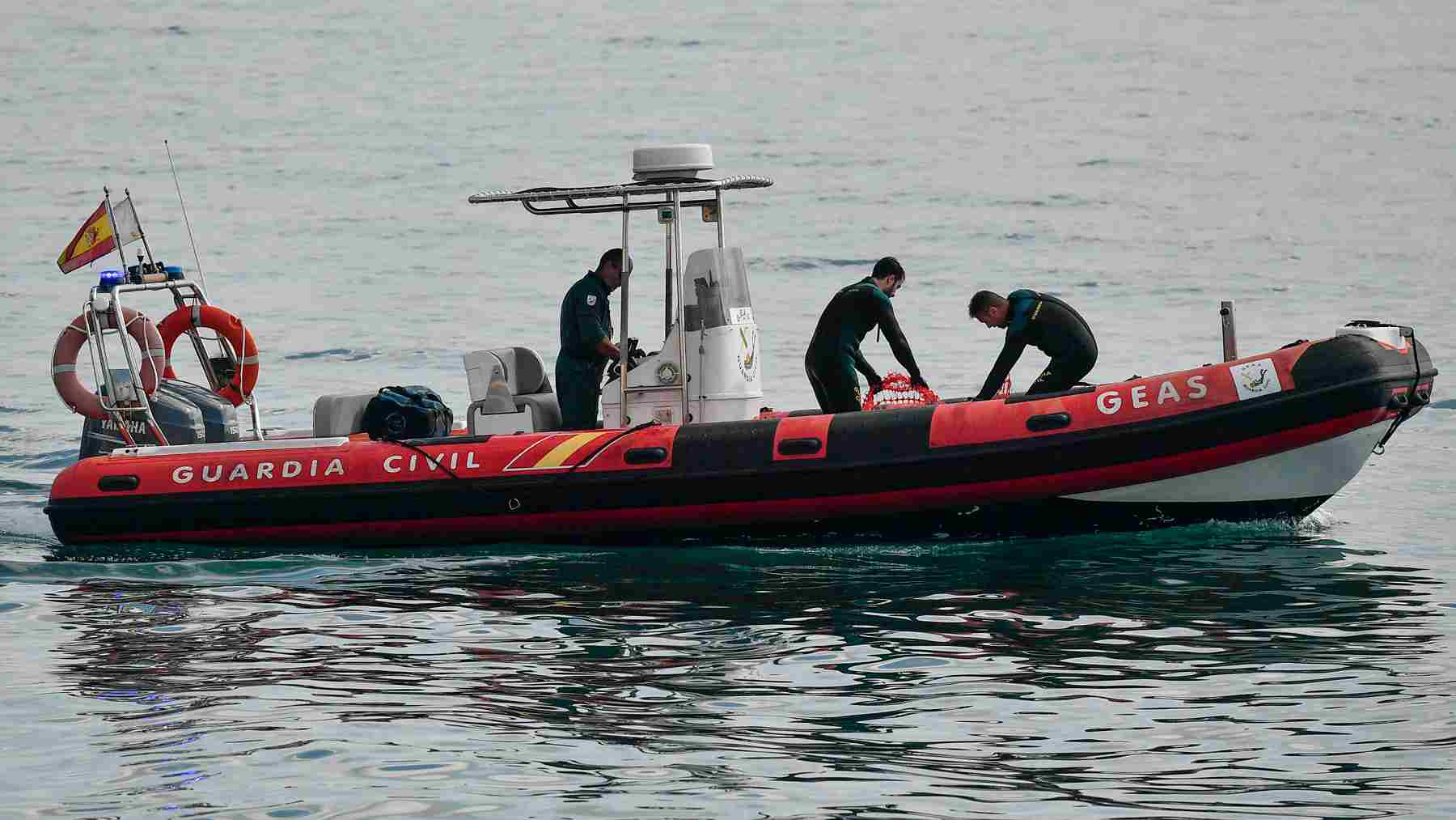 Hallan un cadáver flotando en el mar frente a la Catedral de Palma