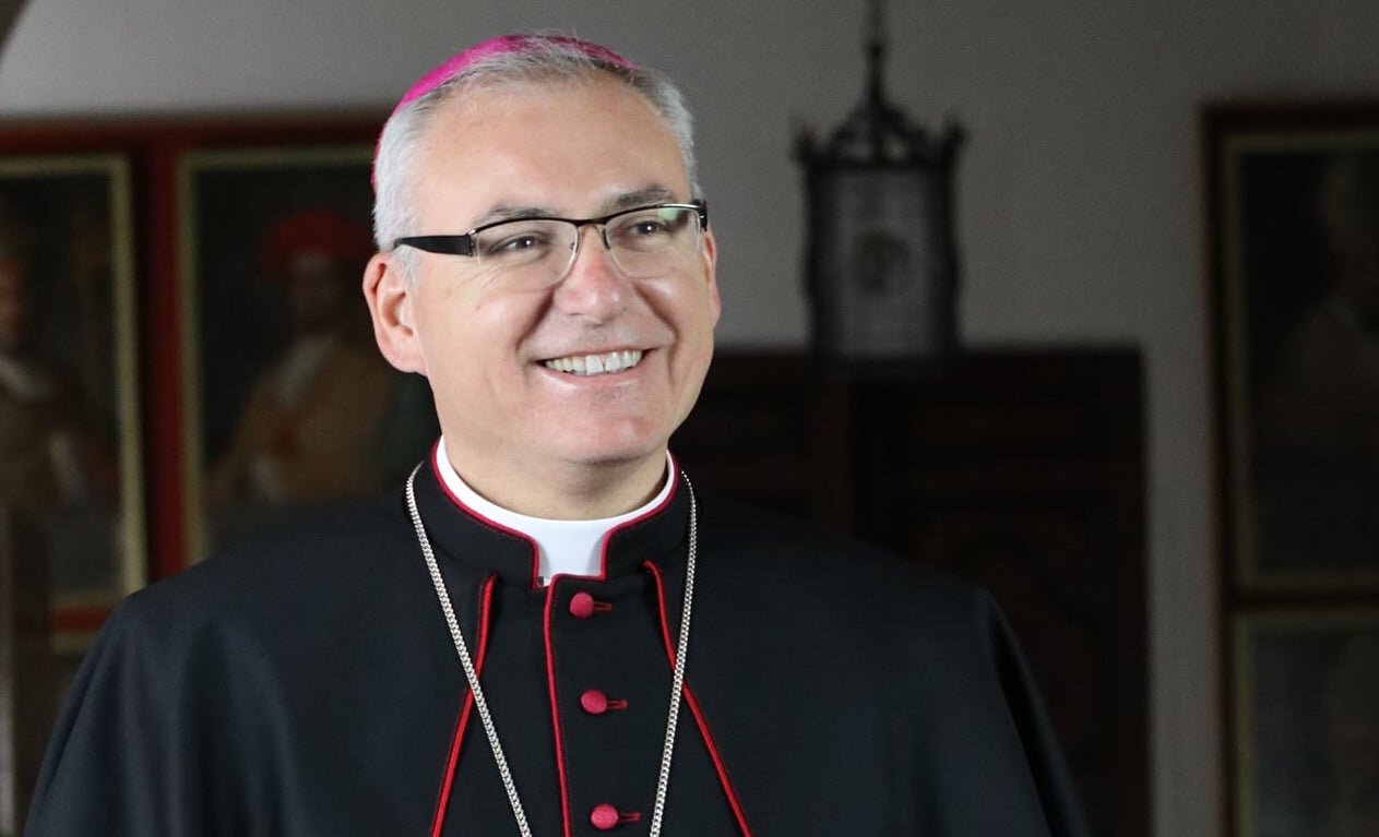 Estafadores suplantan la identidad del obispo de Jaén para estafar a comunidades religiosas