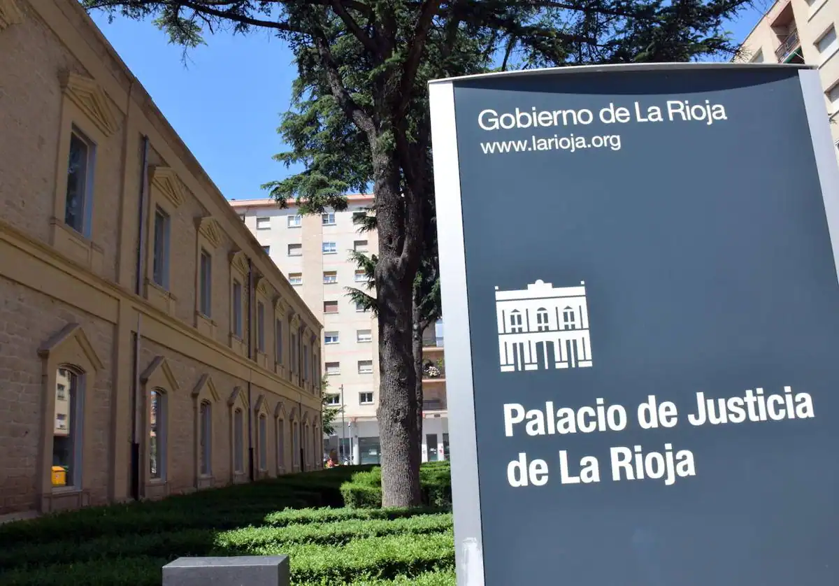 Piden 23 años de cárcel por asesinar con líquido desatascador al anciano que cuidaba