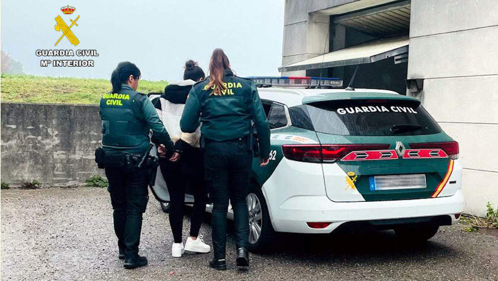 Detienen en Castro a una mujer con 14 órdenes judiciales, cinco de ellas de ingreso en prisión