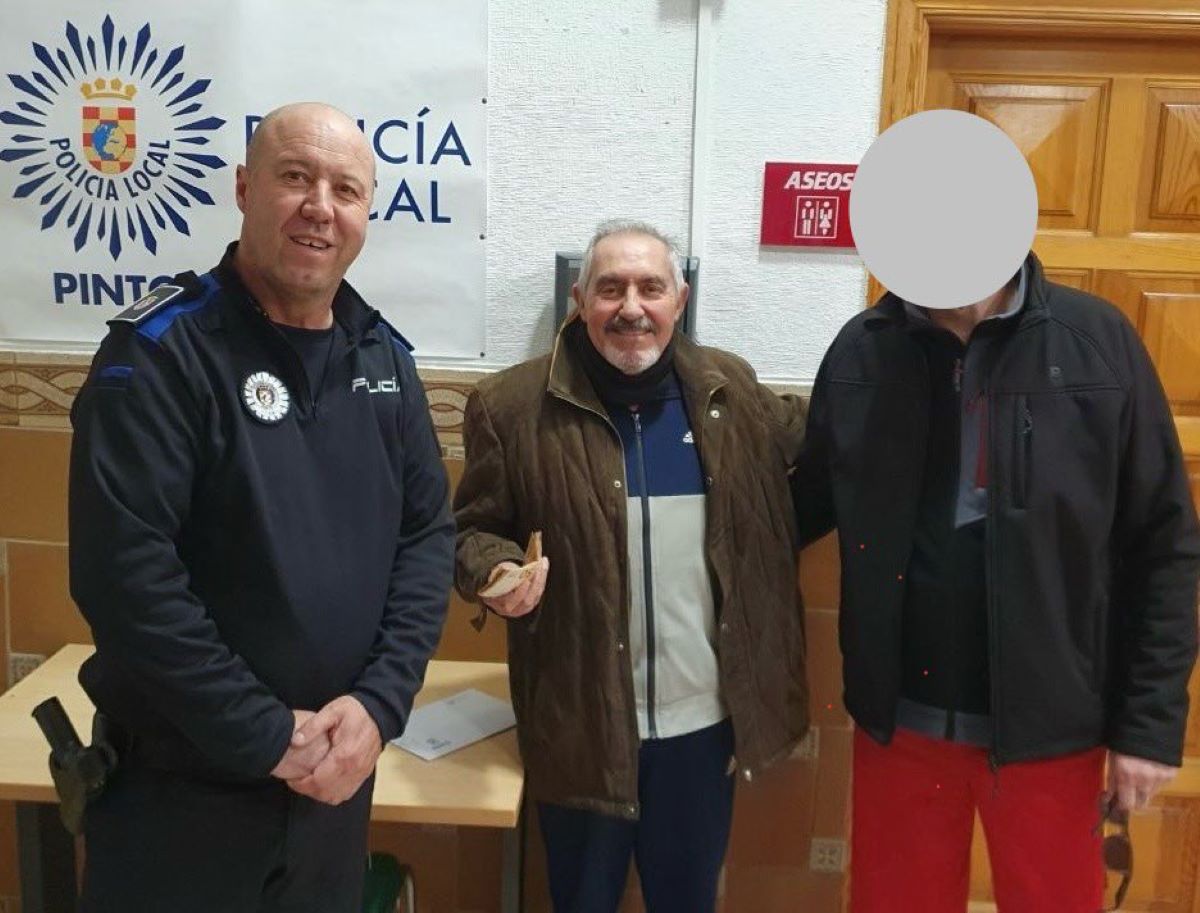 Héroe anónimo devuelve un fajo de billetes olvidado en un cajero de Pinto