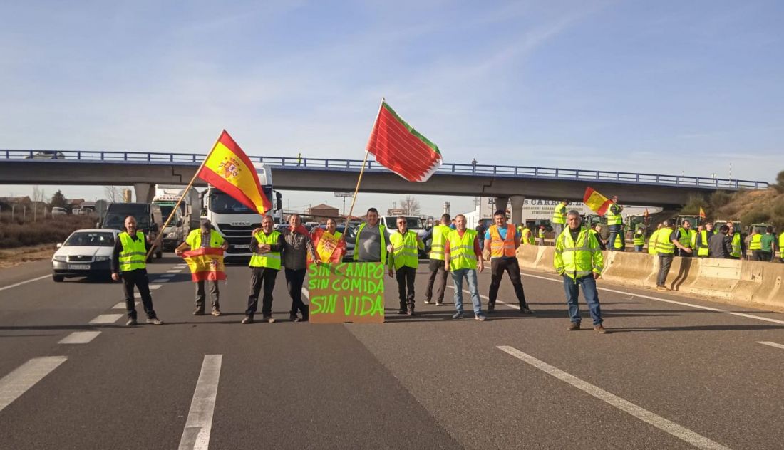 Indentificadas por la Guardia Civil varias personas que provocaron cortes en la A-6 en Zamora por las protestas del campo